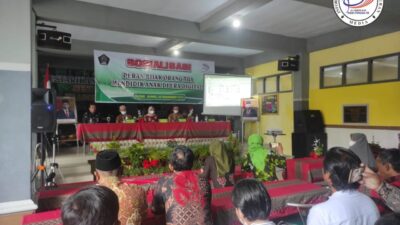 Buka Sosialisasi di SMPN 2 Wlingi, Bupati Blitar Ajak Orang Tua Wali Murid Ikut Awasi Perkembangan Anak