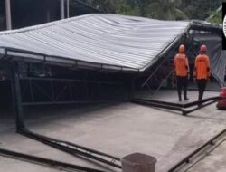 Diterpa Angin Kencang, Atap Wahana Bom Bom Car Wisata Istana Sakura Blitar Ambruk