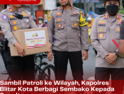 Sambil Patroli ke Wilayah, Kapolres Blitar Kota Berbagi Sembako Kepada Supeltas