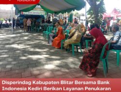 Disperindag Kabupaten Blitar Bersama Bank Indonesia Kediri Berikan Layanan Penukaran Uang Pecahan secara Gratis di RTH Kanigoro