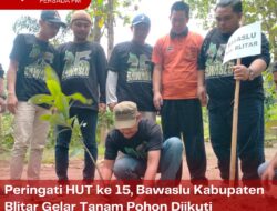 Peringati HUT ke 15, Bawaslu Kabupaten Blitar Gelar Tanam Pohon Diikuti Berbagai Elemen