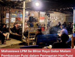 Mahasiswa LPM Se Blitar Raya Gelar Malam Pembacaan Puisi dalam Peringatan Hari Puisi Nasional