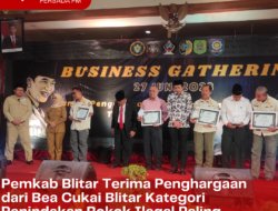 Pemkab Blitar Terima Penghargaan dari Bea Cukai Blitar Kategori Penindakan Rokok Ilegal Paling Banyak