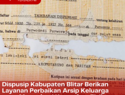 Dispusip Kabupaten Blitar Berikan Layanan Perbaikan Arsip Keluarga yang Mengalami Kerusakan Fisik