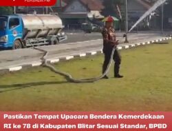 Pastikan Tempat Upacara Bendera Kemerdekaan RI ke 78 di Kabupaten Blitar Sesuai Standar, BPBD Kabupaten Blitar Lakukan Penyiraman Rumput