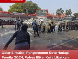 Gelar Simulasi Pengamanan Kota Hadapi Pemilu 2024, Polres Blitar Kota Libatkan Siswa dari SMK Islam 1 Blitar