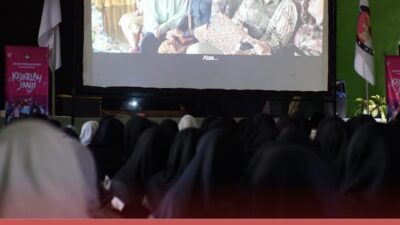 Memperingati Hari Santri 2023, KPU Kabupaten Blitar Ajak Santri Roudlotul Mutaalimin Desa Minggirsari Nonton Bareng Film “Kejarlah Janji”