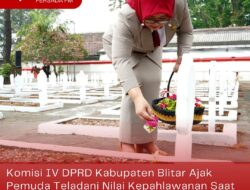 Komisi IV DPRD Kabupaten Blitar Ajak Pemuda Teladani Nilai Kepahlawanan Saat Tabur Bunga di Taman Makam Pahlawan