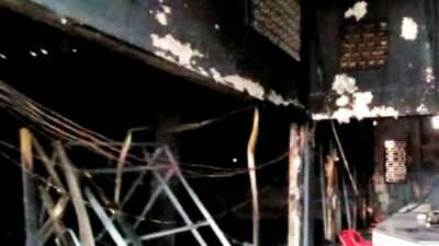 Diduga Konsleting Listrik, Gedung Hall Cafe di Jalan TGP Kota Blitar Terbakar