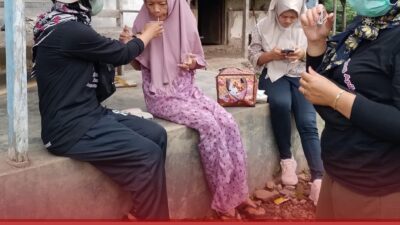 Peduli, 6 Relawan Kecamatan Gandusari Berikan Pendampingan Dan Perawatan Rutin Pada ODGJ