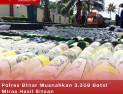 Polres Blitar Musnahkan 3.358 Botol Miras Hasil Sitaan