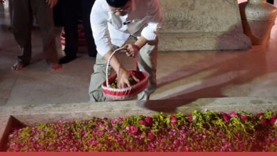 CAK IMIN ZIARAH KE MAKAM BUNG KARNO USAI LAKUKAN SHOLAT ISTIQOROH