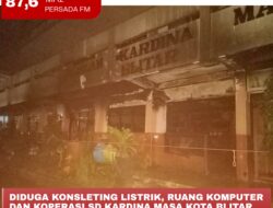Diduga Konsleting Listrik, Ruang Komputer dan Koperasi SD Kardina Masa Kota Blitar Terbakar