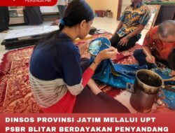 DINSOS PROVINSI JATIM MELALUI UPT PSBR BLITAR BERDAYAKAN PENYANDANG DISABILITAS PRODUKSI BATIK