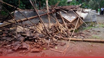 DITERPA ANGIN KENCANG, RUMAH DI KABUPATEN BLITAR RATA DENGAN TANAH