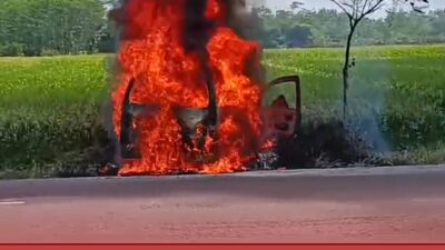 MOBIL DAIHATSU ZEBRA ESPASS TERBAKAR SAAT MENGISI BENSIN DI KECAMATAN TALUN