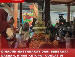 DIHADIRI MASYARAKAT DARI BERBAGAI DAERAH, KIRAB KETUPAT COKLAT DI BLITAR PIKAT HATI PENGUNJUNG