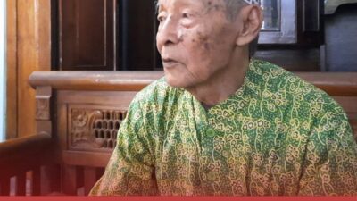 MBAH MAKRUS… KAKEK 97 TAHUN YANG MENJADI CALON JEMAAH HAJI TERTUA DI KABUPATEN BLITAR TAHUN INI