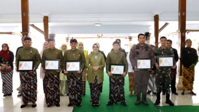 Berkat Kolaborasi dan Sinergi, Pemkab Blitar Berikan Piagam Penghargaan bagi Lintas Sektor di Momen Hari Jadi ke 700