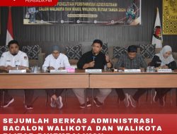 SEJUMLAH BERKAS ADMINISTRASI BACALON WALIKOTA DAN WALIKOTA BLITAR DIKEMBALIKAN