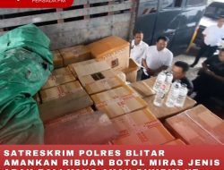 SATRESKRIM POLRES BLITAR AMANKAN RIBUAN BOTOL MIRAS JENIS ARAK BALI YANG AKAN DIKIRIM KE KALIMANTAN