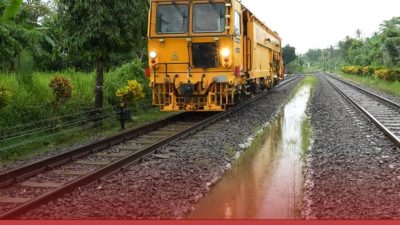 SEMPAT DITERJANG BANJIR HINGGA ALAMI KERUSAKAN, JALUR KA STASIUN POHGAJIH-KESAMBEN DAPAT DILEWATI KECEPATAN NORMAL