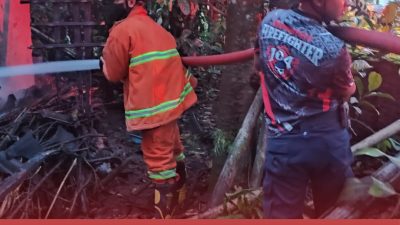 RUMAH WARGA BLITAR TERBAKAR AKIBAT PENGGUNAAN LAMPU TEPLOK MINYAK TANAH