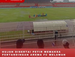 HUJAN DISERTAI PETIR MEMAKSA PERTANDINGAN AREMA FC MELAWAN PSIS SEMARANG HARUS DIHENTIKAN SEMENTARA