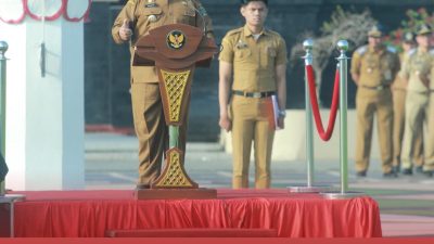 BUPATI BLITAR, RIJANTO PIMPIN APEL PERDANA ASN DI ALUN-ALUN KANIGORO