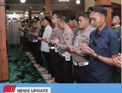 POLRES BLITAR GELAR SHOLAT GHAIB UNTUK ANGGOTA POLRI YANG GUGUR DI WAY KANAN