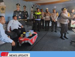 TINGKATKAN KESIAPSIAGAAN, MENKOPOLKAM BUDI GUNAWAN TINJAU POS PENGAMANAN DI SELOREJO BLITAR TINGKATKAN KESIAPSIAGAAN, MENKOPOLKAM BUDI GUNAWAN TINJAU POS PENGAMANAN DI SELOREJO BLITAR