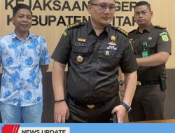 MANTAN BUPATI RS DIPERIKSA KEJARI BLITAR SELAMA 6 JAM TERKAIT PROYEK DAM KALI BENTAK MANTAN BUPATI RS DIPERIKSA KEJARI BLITAR SELAMA 6 JAM TERKAIT PROYEK DAM KALI BENTAK