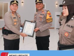 BELASAN ANGGOTA KEPOLISIAN POLRES BLITAR MENDAPAT PENGHARGAAN DARI KAPOLRES BLITAR