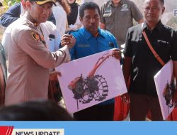 POLRES BLITAR BERIKAN BANTUAN ALSINTAN DAN BENIH JAGUNG PADA PETANI SEBAGAI WUJUD SINERGI