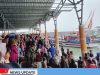 HUJAN DERAS TAK SURUTKAN SEMANGAT WARGA SAKSIKAN TRADISI LARUNG SESAJI DI PANTAI TAMBAKREJO