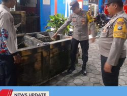 POLISI AMANKAN TIGA MERCON YANG MELEDAK DI KANTOR DAMKAR KOTA BLITAR UNTUK PENYELIDIKAN POLISI AMANKAN TIGA MERCON YANG MELEDAK DI KANTOR DAMKAR KOTA BLITAR UNTUK PENYELIDIKAN