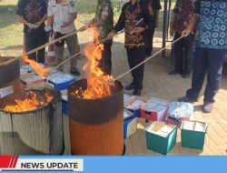 DISPENDUKCAPIL KABUPATEN BLITAR MUSNAHKAN 42.892 KEPING KTP-EL INVALID, CEGAH PENYALAHGUNAAN DOKUMEN KEPENDUDUKAN