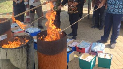 DISPENDUKCAPIL KABUPATEN BLITAR MUSNAHKAN 42.892 KEPING KTP-EL INVALID, CEGAH PENYALAHGUNAAN DOKUMEN KEPENDUDUKAN