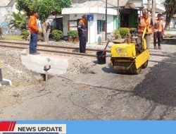 PT KAI DAOP 7 MADIUN LAKUKAN PERBAIKAN DAN PERAWATAN REL, TERMASUK DI BLITAR