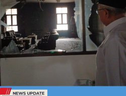 TINJAU GEDUNG DPRD, BUPATI BLITAR SESALKAN AKSI MASSA BERUBAH JADI PENJARAHAN