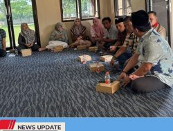 PEMANDANGAN TAK BIASA, RAPAT BANMUS DPRD KABUPATEN BLITAR DIGELAR DI MUSHOLA