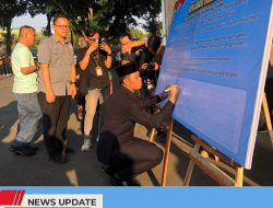 RIBUAN MASYARAKAT IKUTI APEL KESIAPSIAGAAN DAN DEKLARASI DAMAI DI HALAMAN WALIKOTA BLITAR