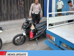 TEROBOS LAMPU MERAH, SEBUAH TRUK MENABRAK PEMOTOR DI PEREMPATAN 511 KOTA BLITAR