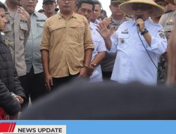 BUPATI BLITAR TEMUI RATUSAN MASSA AKSI PERINGATAN HARI TANI DI HALAMAN KANTOR PEMKAB BLITAR