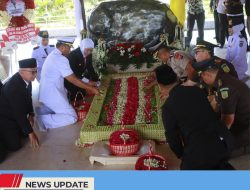 NAPAK TILAS PERJUANGAN, KHOFIFAH ZIARAH KE MAKAM BUNG KARNO JELANG HUT KE-80 PEMPROV JATIM