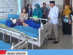 BAZNAS KABUPATEN BLITAR MENJENGUK DAN BERIKAN BANTUAN TERHADAP KORBAN LONGSOR YANG MASIH DIRAWAT DI RUMAH SAKIT