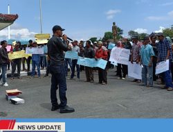 AMPERA GELAR AKSI DI DEPAN KANTOR PEMKAB BLITAR, BUPATI RIJANTO TEGASKAN KOMITMEN PERCEPAT REFORMA AGRARIA DAN BERSIHKAN MAFIA TANAH