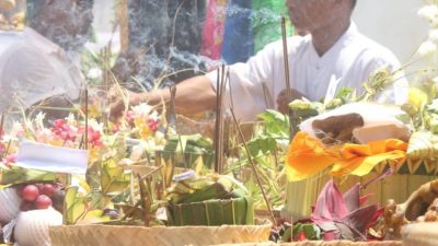 PIODALAN PURA SETYA DHARMA PASIRHARJO DIRAMAIAKAN KIRAB BEDARE, UMAT HINDU PADATI PURA