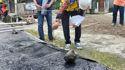 ANTISIPASI MUSIM HUJAN, WABUP BEKY SIDAK PROYEK JALAN BETON, PASTIKAN PEKERJAAN SESUAI STANDAR DAN SELESAI TEPAT WAKTU