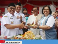 PERINGATI HKN KE-61, PEMKAB BLITAR AJAK MASYARAKAT WUJUDKAN GENERASI SEHAT DAN BERDAYA SAING